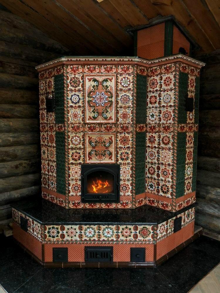 Изразцовая печь производства мастерской "Веста-керамика".