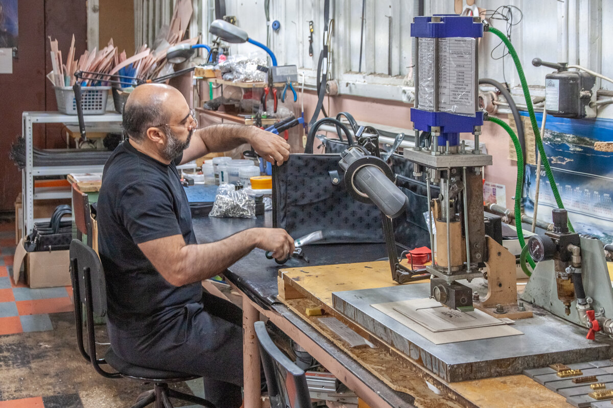 сколько зарабатывает швея. сколько зарабатывает швея в месяц. сколько зарабатывает портной. зарплата швеи в россии. сколько зарабатывает швея в месяц.