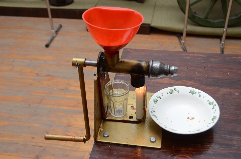     Волгоградцы смогут приготовить масло на ручном прессе. Геннадий БИСЕНОВ