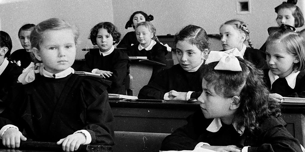 Валентин Хухлаев Урок в первом классе
Дата съемки:  1953 год