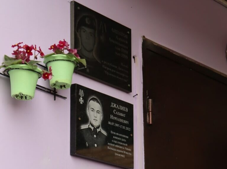    В Грачевском районе увековечили память военнослужащего Салавата Джалиева Андрей Севостьянов