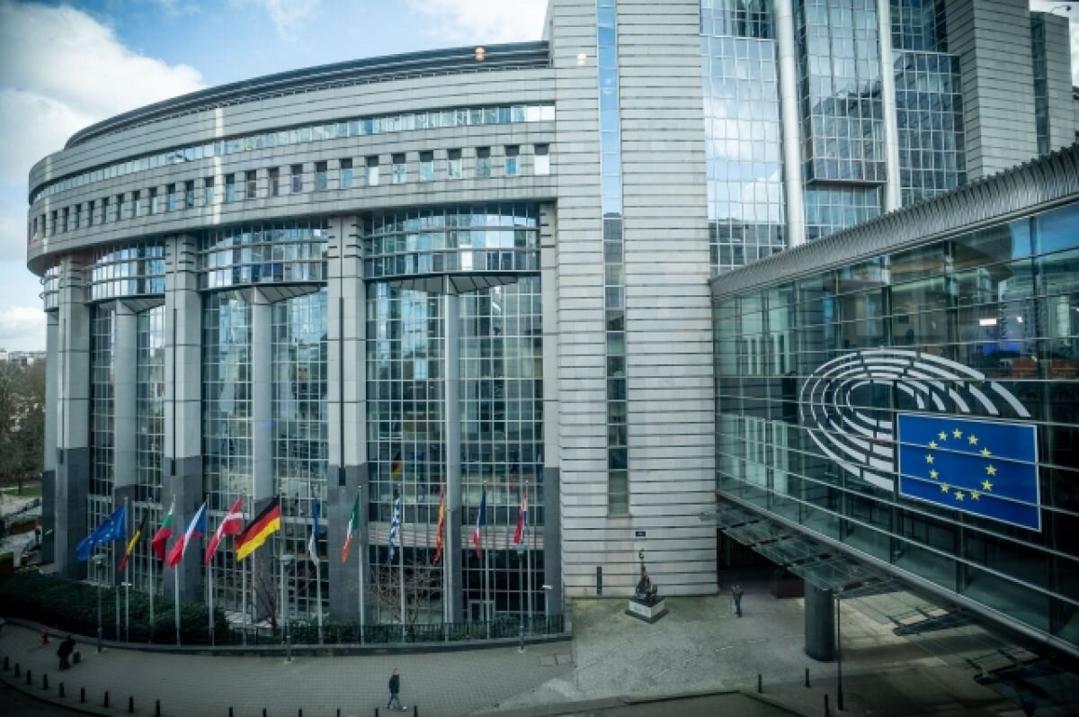   Bloomberg: ЕК готовит базу, чтобы направить замороженные активы Киеву