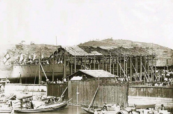 «Цзянвэй» на стапеле в Мавэе в готовности к спуску