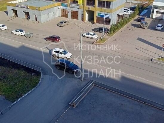     Столб на дороге. Фото: Кузбасс Онлайн