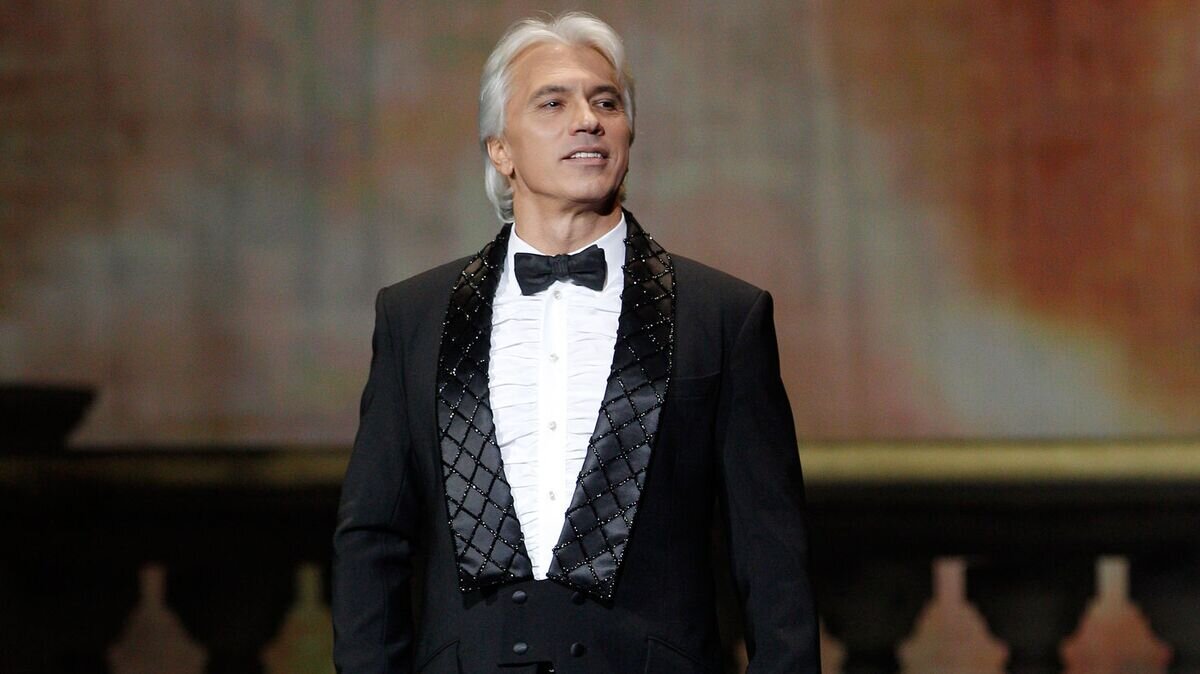    Оперный певец Дмитрий Хворостовский во время гала-концерта, посвященного открытию исторической сцены Большого театра после шестилетней реконструкции© РИА Новости / Владимир Родионов