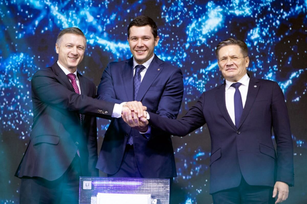    Заместитель министра промышленности и торговли РФ Альберт Каримов, губернатор Калининградской области Антон Алиханов, генеральный директор государственной корпорации «Росатом» Алексей Лихачев