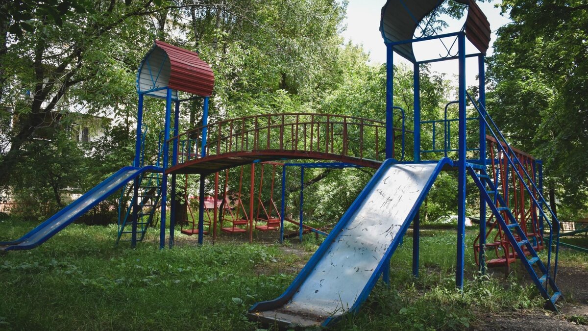    В Ростове-на-Дону в ходе проверок детских площадок выявили нарушения и дефекты, сообщили в региональной прокуратуре.