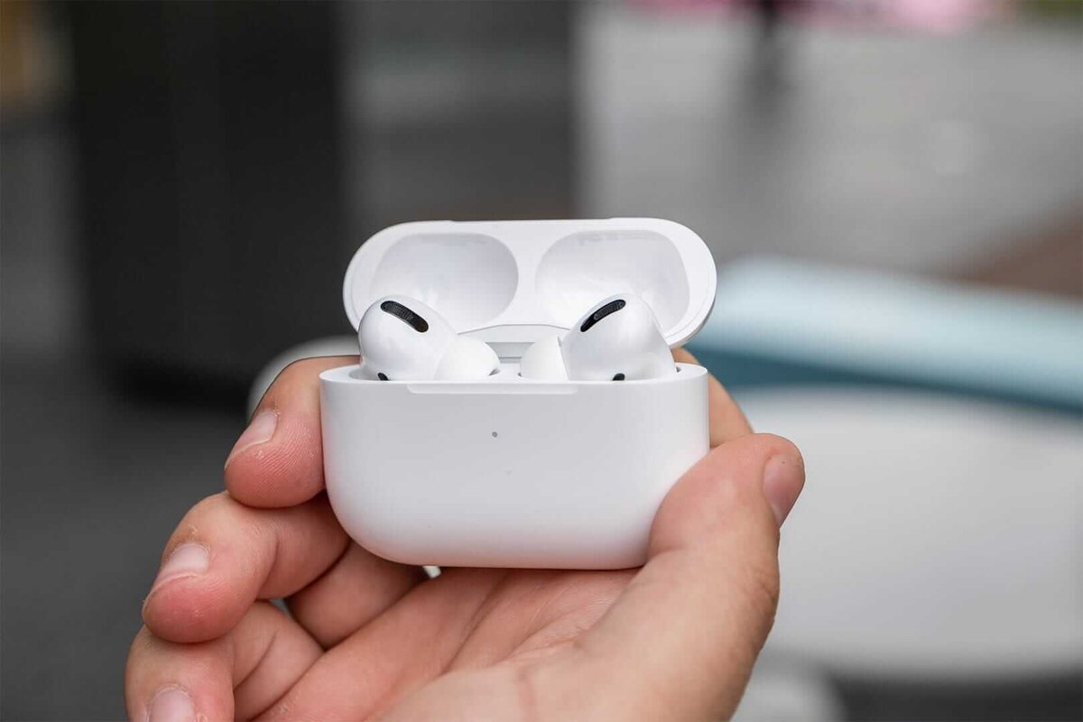 Как почистить AirPods (и зарядный кейс), не разбирая их | «iDeaWay» - быть  лучше каждый день! ✓ | Дзен