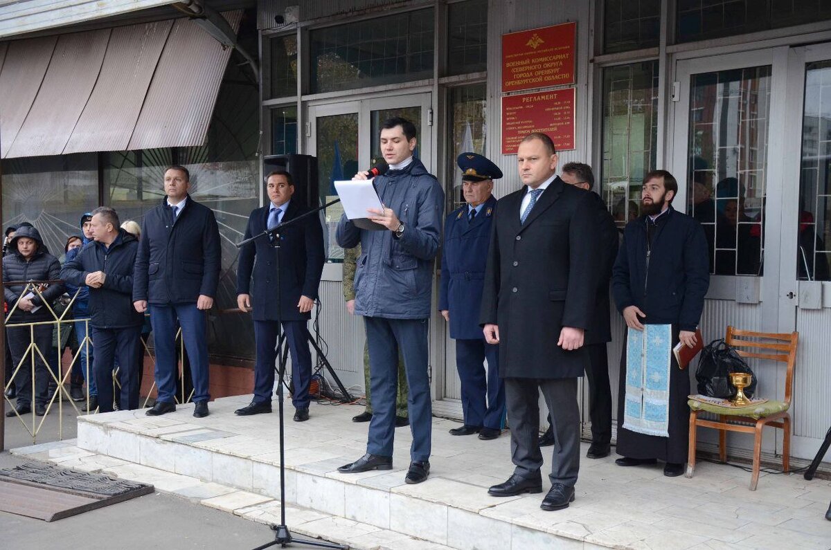    В Оренбурге 28 мобилизованных мужчин проводили в центр учебной подготовки Белов Михаил Александрович