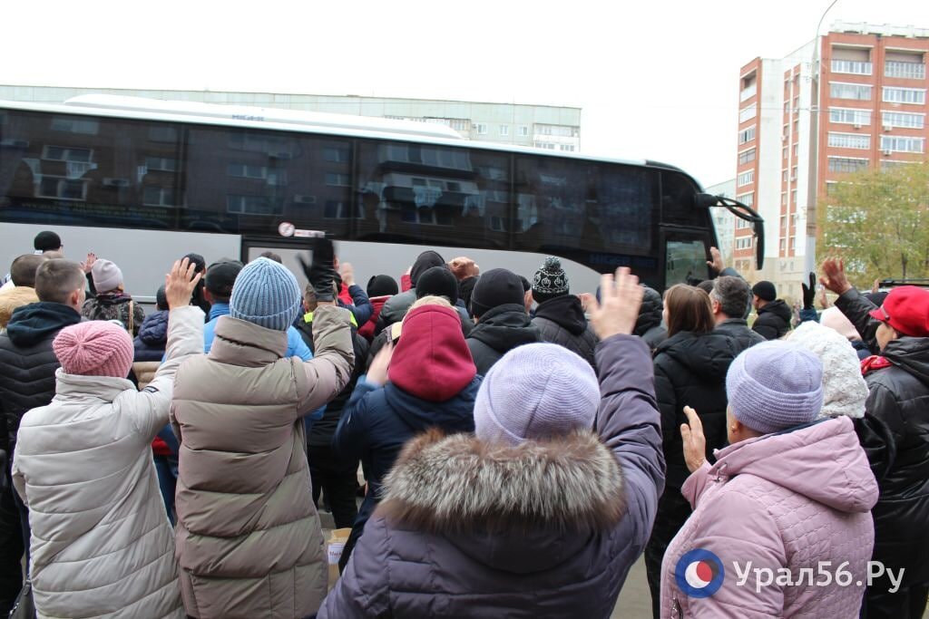    В Оренбургской области продолжается отправка мобилизованных на боевое слаживание