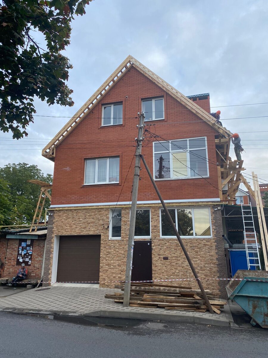 Фото дома до разработки дизайна. Выглядит грустненько ... 