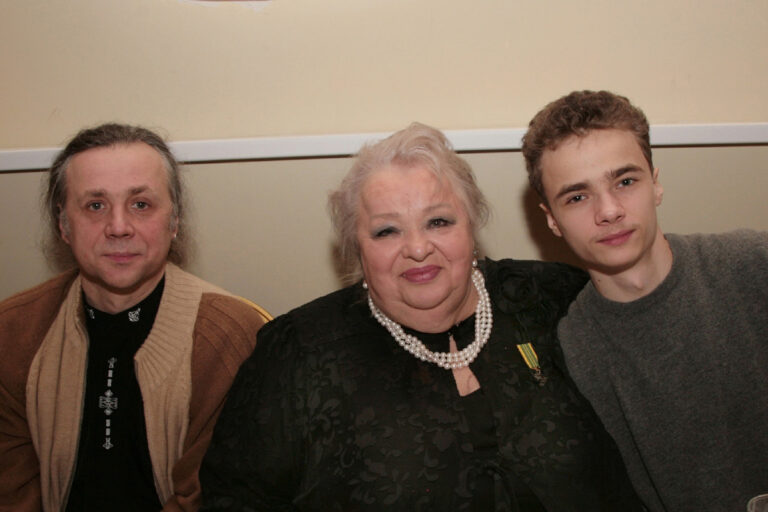  Актриса с с сыном и внуком 