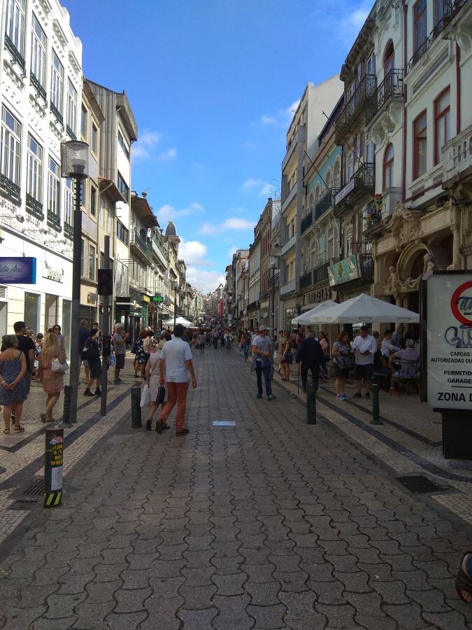 Пешеходная улица города Порту (Rua Santa Catarina)