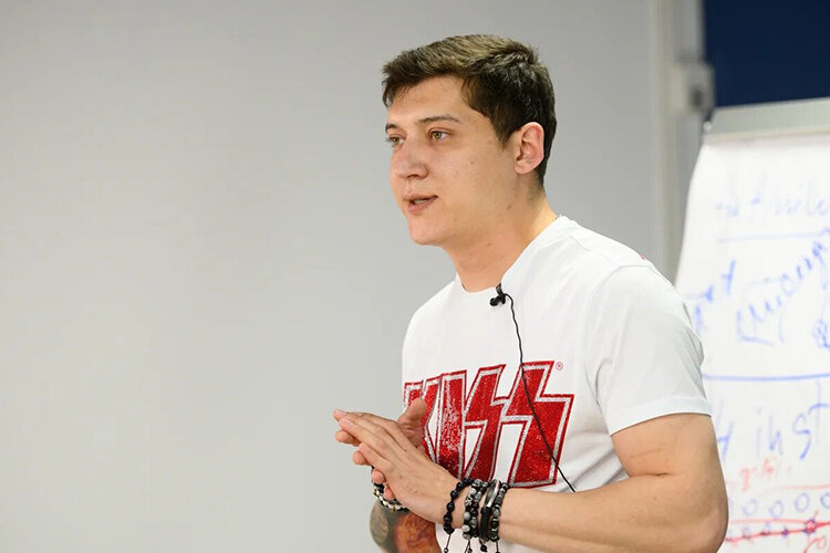 Сооснователь Finiko Эдвард Сабиров, находящийся в международном розыске, кажется, добегался. Разоблачитель пирамид, блогер Андрей Алистаров, утверждает: Сабиров задержан в Эмиратах Фото: соцсети