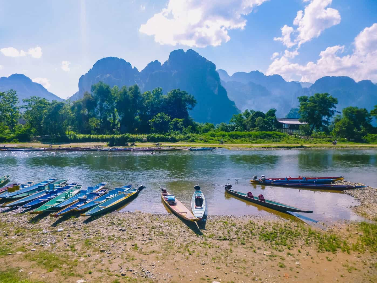 Ванг Вьенг. Vang Vieng Лаос. Лаос заповедник Намха. Юго-Восточная Азия Лаос.