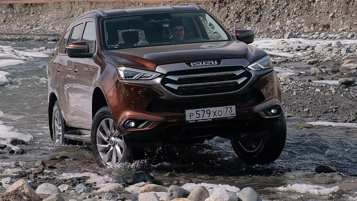 Isuzu установили цены на MU-X при заходе на российский рынок - аккурат между ценами на аналогичные комплектации Mitsubishi Pajero Sport и Toyota Fortuner. Совпадение? Не думаю.