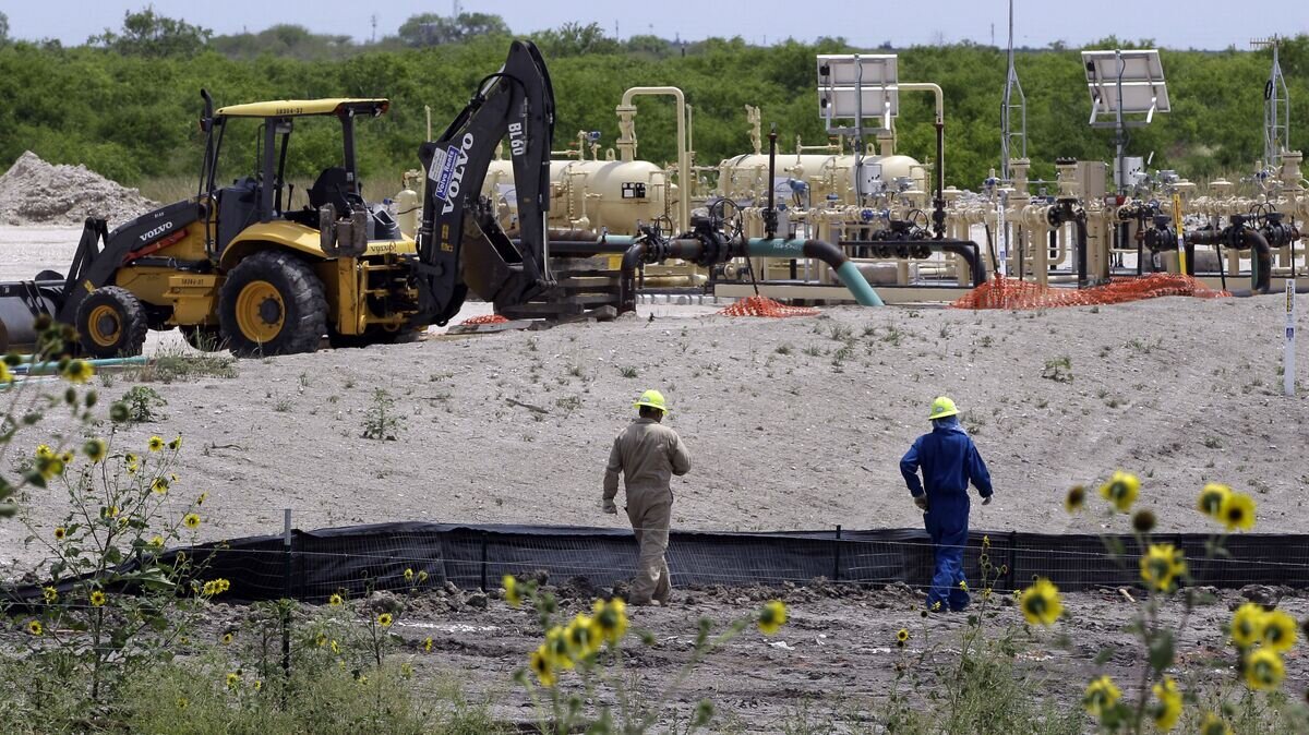 Добыча сланцевого газа на месторождении Eagle Ford, штат Техас© AP Photo / Eric Gay