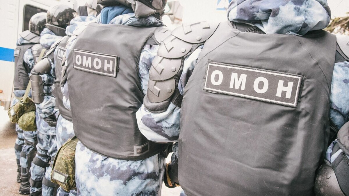     В Тюмени сегодня силовики провели обыск прошел у журналиста портала 72.ру Артура Галиева и шеф-редактора издания 86.ру Никиты Кифорука.