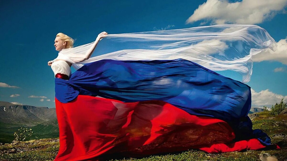     Под понятием «родина» всегда нужно понимать именно свои отношения с людьми, переживания особости этих отношений, но никогда не объекты, не декорации, в которых отношения происходят, не традиции и не обычаи