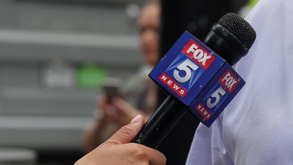     Телеведущий Fox News заявил о замалчивании правды о положении Украины Global Look Press/Alexandra Schuler