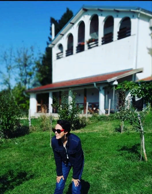 Вера Тарасова работала в Екатеринбурге директором журнала «Бизнес и жизнь», является соавтором проекта «Умная среда», а еще — хозяйкой отеля «Сидр энд сквош» в Сербии. из личного архива Веры Тарасовой