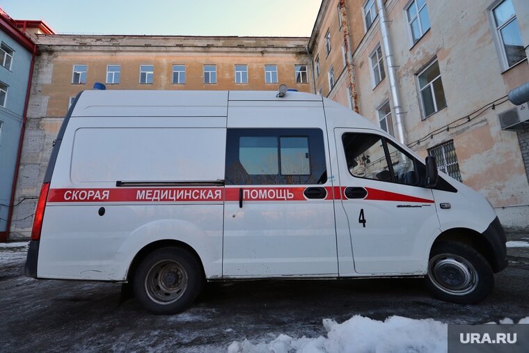    При первых симптомах нужно вызывать скорую помощь