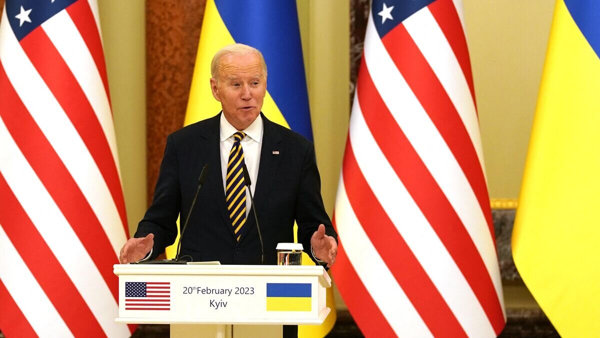    Президент США Джо Байден во время пресс-конференции в Киеве© AFP 2023 / DIMITAR DILKOFF