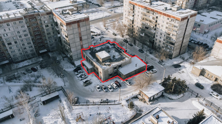    На расстоянии 400 метров расположена остановка общественного транспорта