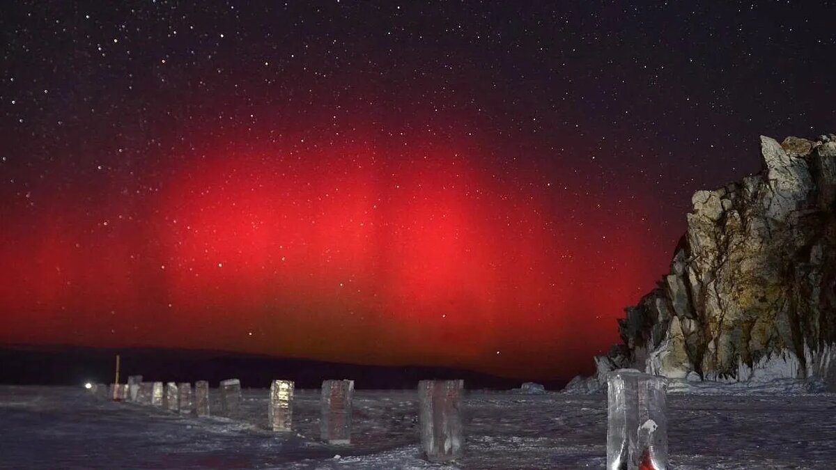 Красное северное сияние приметы