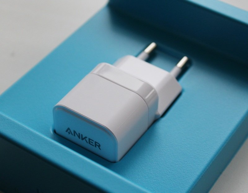 Anker PowerPort III Cube.