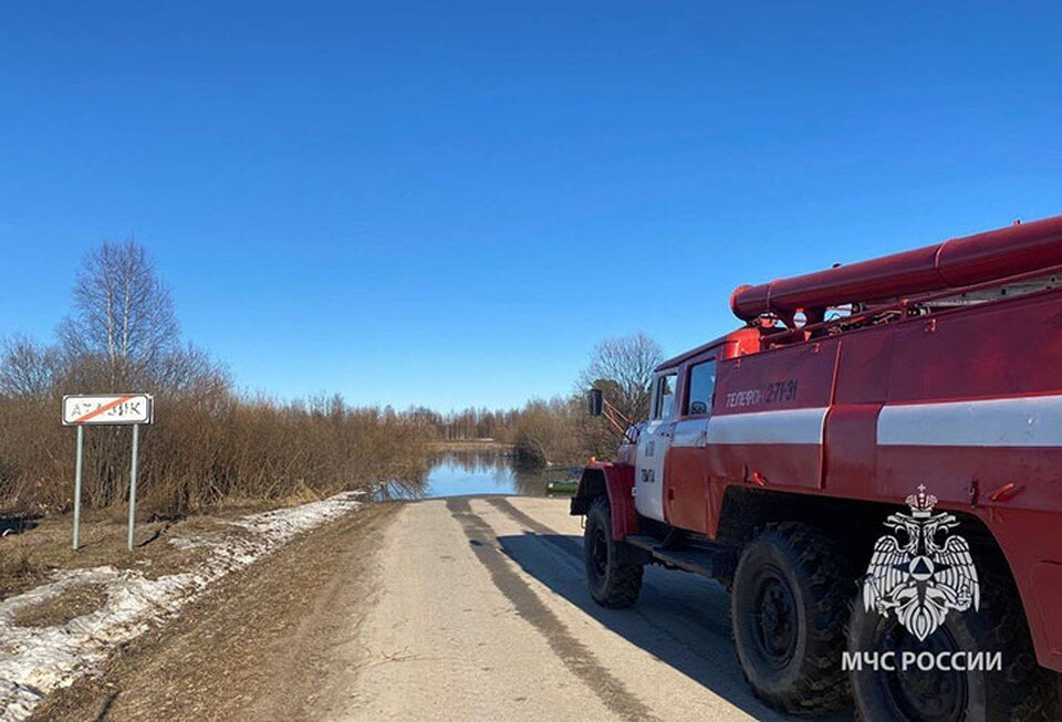     В Уренском районе затопило дорогу во время паводка.  ГУ МЧС по Нижегородской области