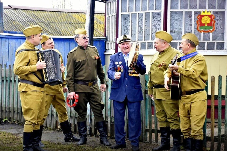     Фронтовик Василий Денисов в свой 100-летний юбилей прокатился на раритетном ГАЗ-69  Пресс-служба правительства Липецкой области