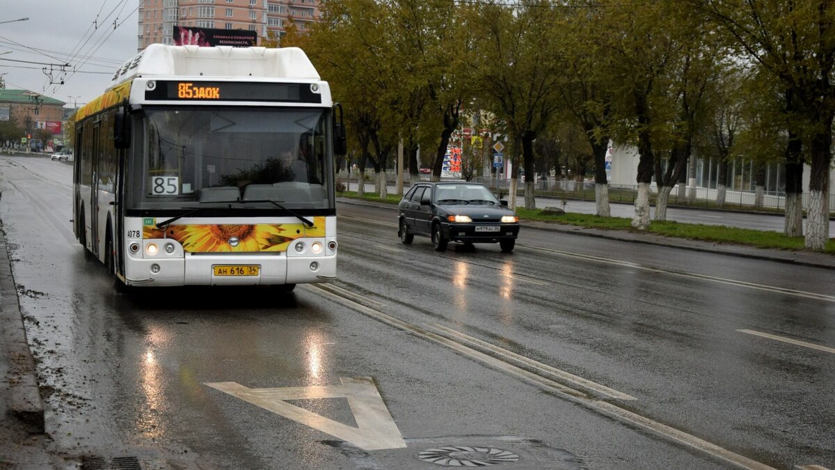     В Тюмени в период с 7 по 8 апреля 2023 года оштрафовали сразу трех любителей езды «по встречке»: 43-летнего водителя автомобиля «Nissan Terrano», 33-летнего водителя « Toyota Camry» и 43-летнего мужчину, находящегося за рулём «RAM 1500». Об этом сообщили в пресс-службе областной ГИБДД.