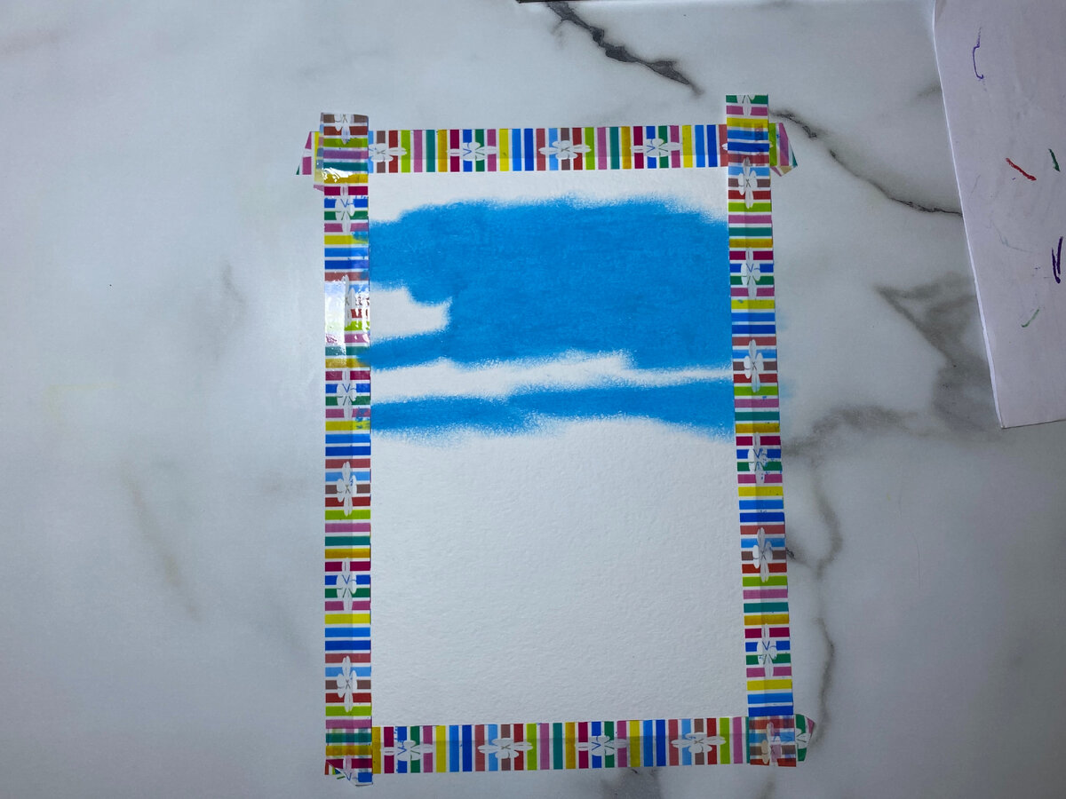 Закрасьте также, как у меня, оставляя белое пространство кое-где. Постарайтесь повторить. Не забудьте растушевать пастель.