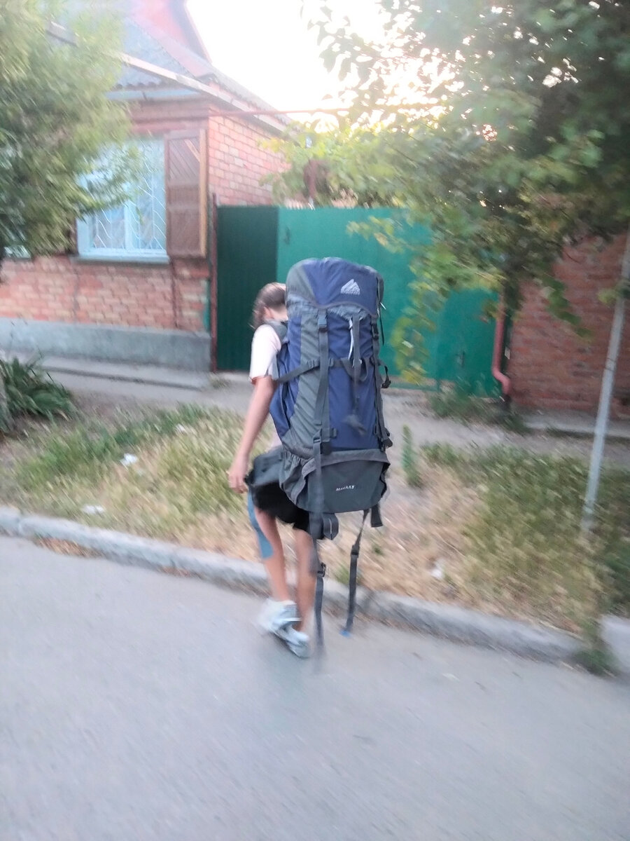 Вот турист Кирилл с рюкзаком
