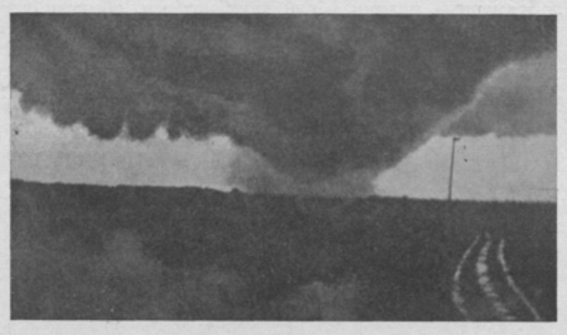 Смерч около станции "Перерва" Московско-Курской железной дороги, 1904. Из книги Д.В. Наливкина " Ураганы, бури и смерчи: Географические особенности и геологическая деятельность", 1969.