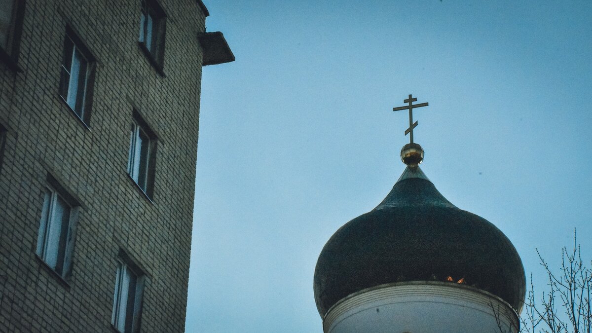     Нетрезвый мужчина ограбил часовню в Вадском округе Нижегородской области. Против него завели уголовное дело, сообщили в районном суде.