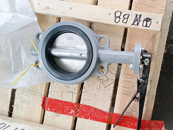 Затвор дисковый поворотный KVANT Ду125 Ру16 межфланцевый NBR стальной с нержавеющим диском