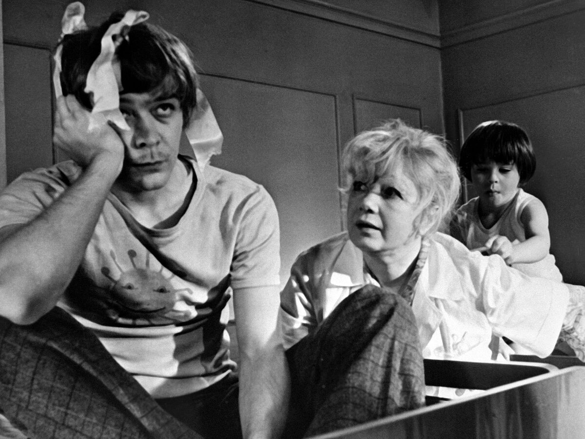 Кадр из фильма "Усатый нянь"