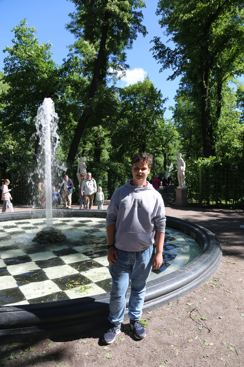 В нашей семье трое сыновей. И среднего зовут Сергей. 