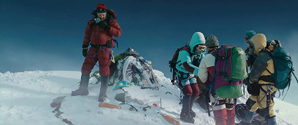 Кадр из фильма Everest. Режиссер: Бальтасар Кормакур. Оператор: Сальваторе Тотино. Производство: Cross Creek Pictures, Free State Pictures, Universal Pictures, Walden Media, Working Title Films. Показ в России: UPI