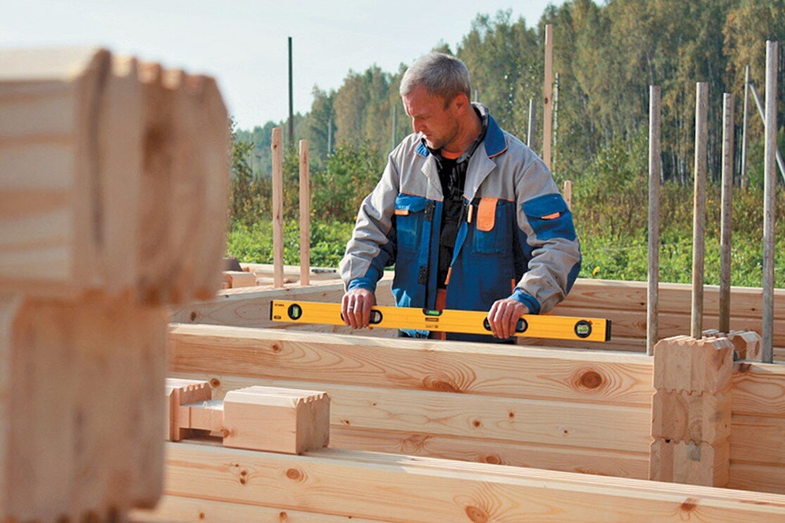 Однако деревянное здание требует регулярного ухода – например, для защиты от насекомых древесину нужно обрабатывать специальной пропиткой