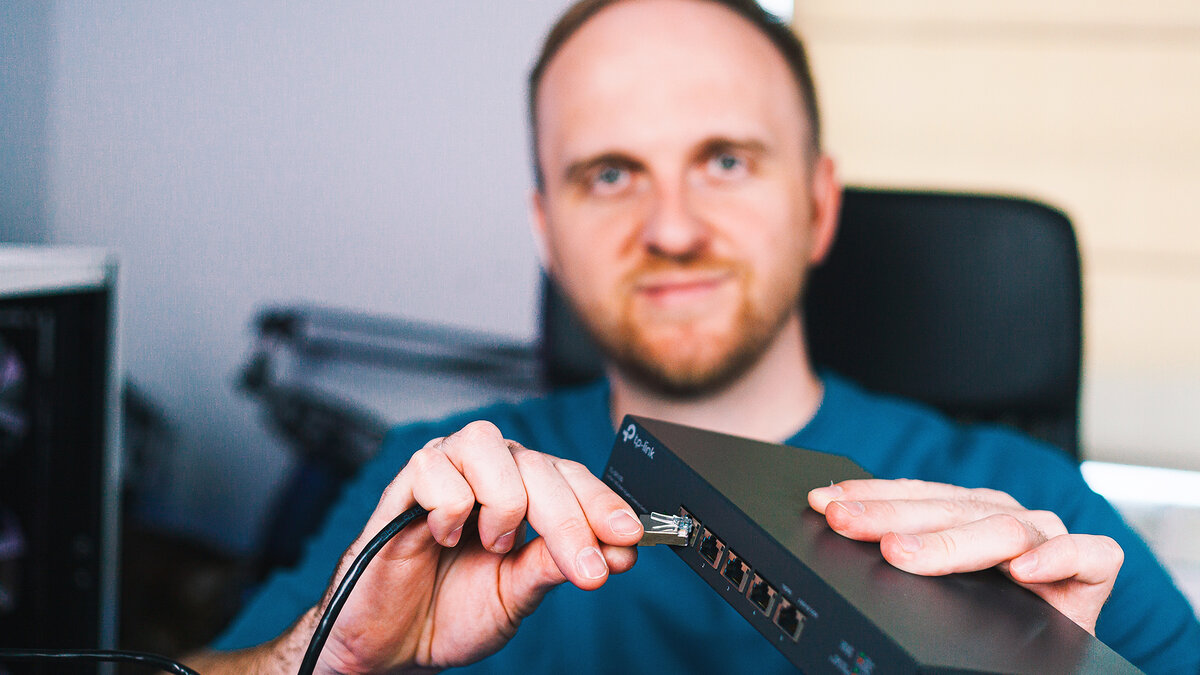 Какие устройства нужно подключать к Wi-Fi-роутеру проводом