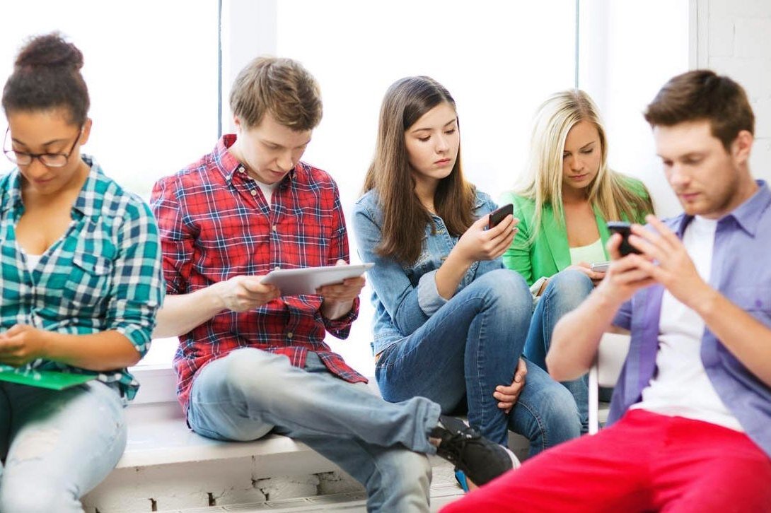     Врач назвал главный вред смартфонов: после этого вам не захочется ими пользоваться