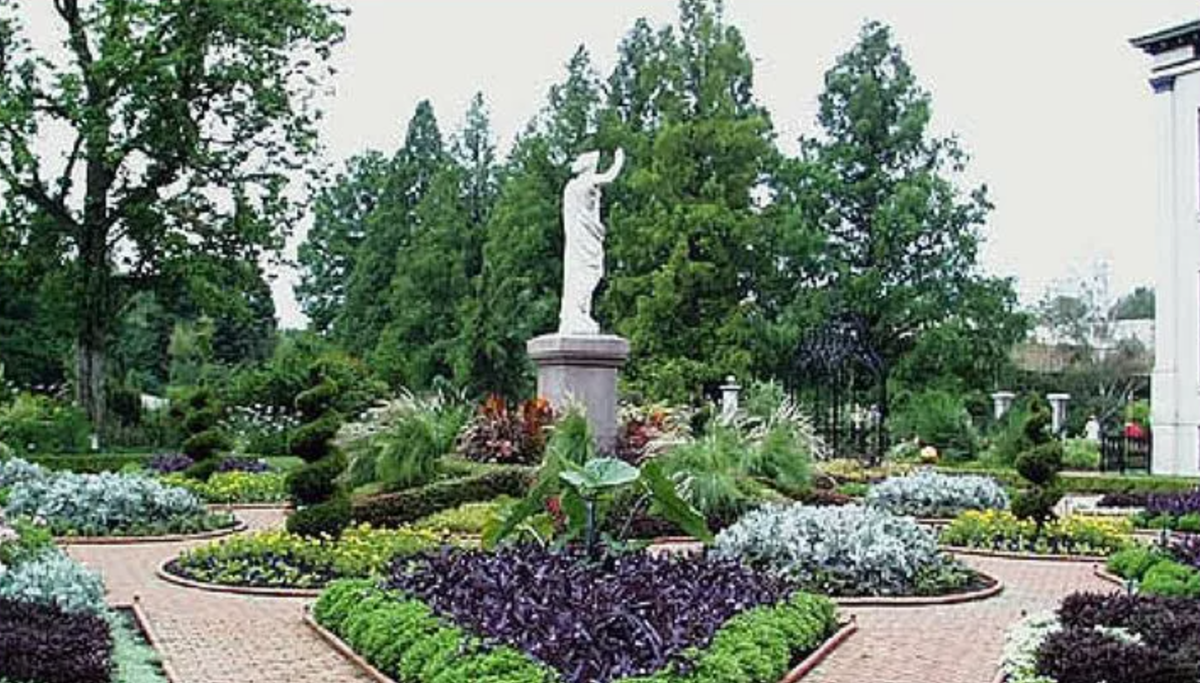 Викторианский серый (черный) сад (источник: Pinterest.com)