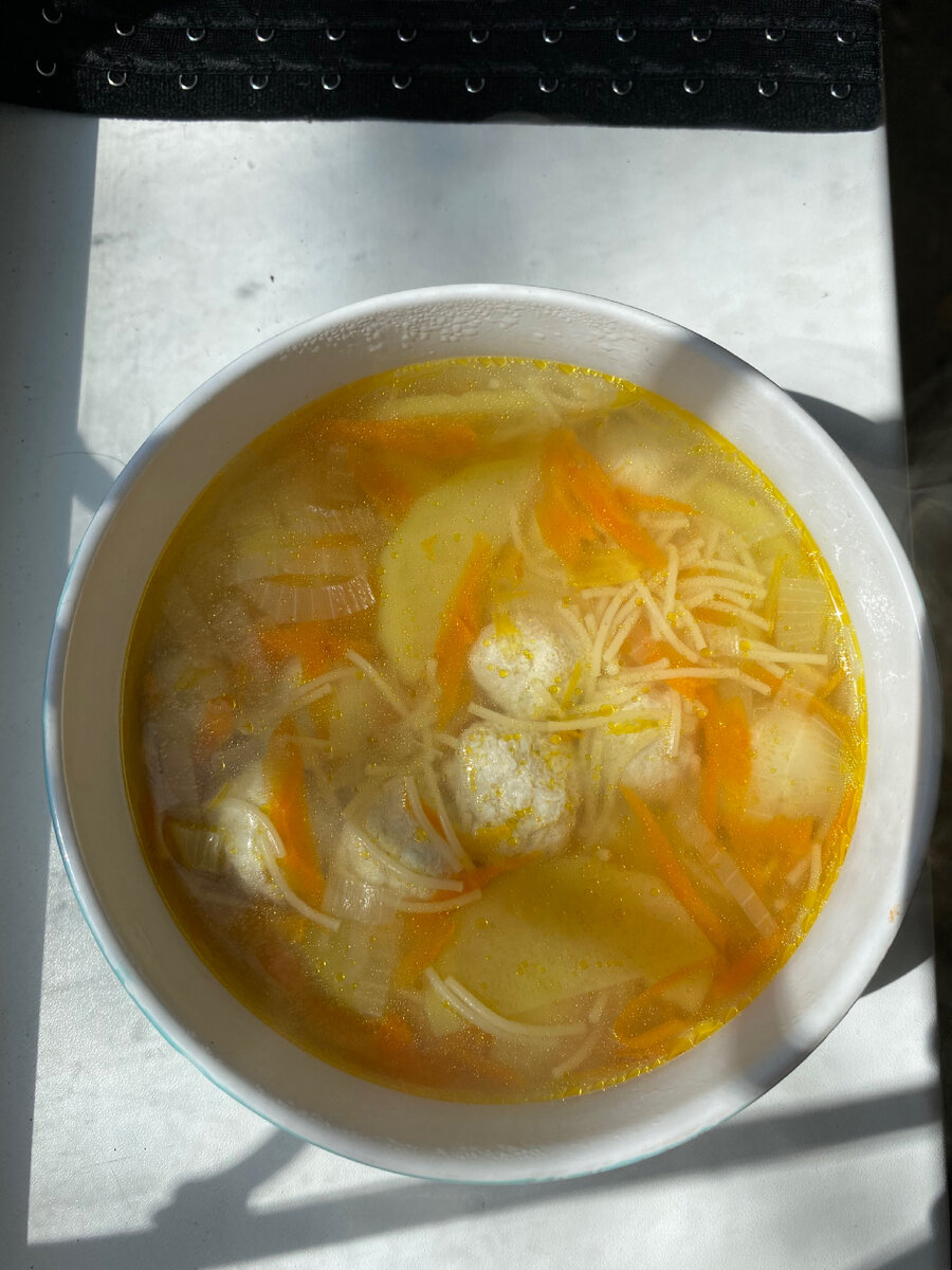 Получается такой симпатичный и вкусный суп