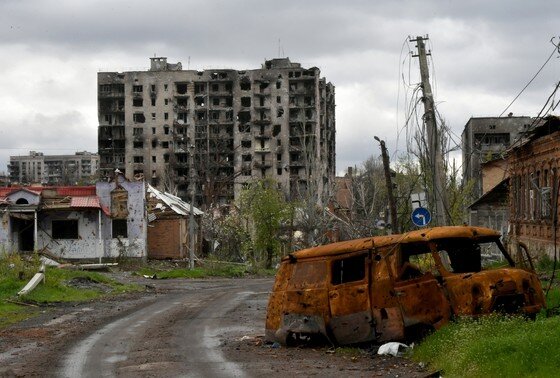    Разрушенные дома в Артёмовске