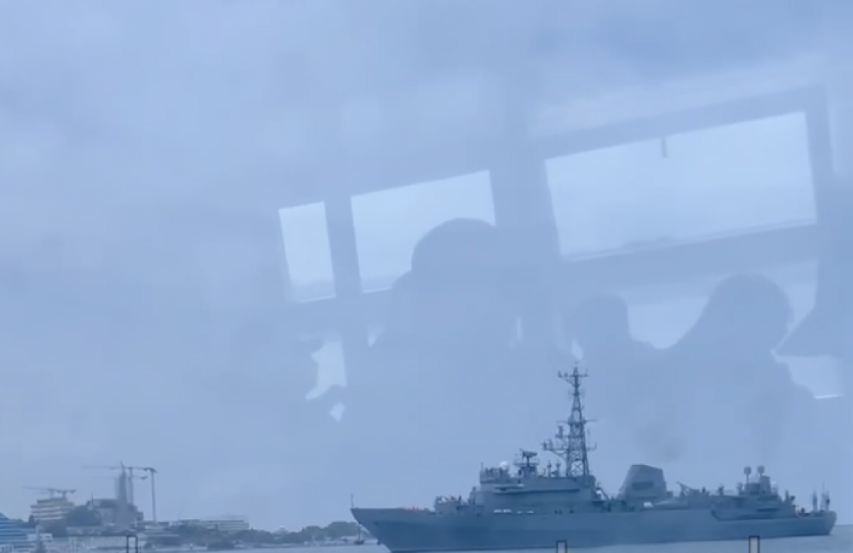    Военный корабль «Иван Хурс» пришел в Севастополь после атаки беспилотников