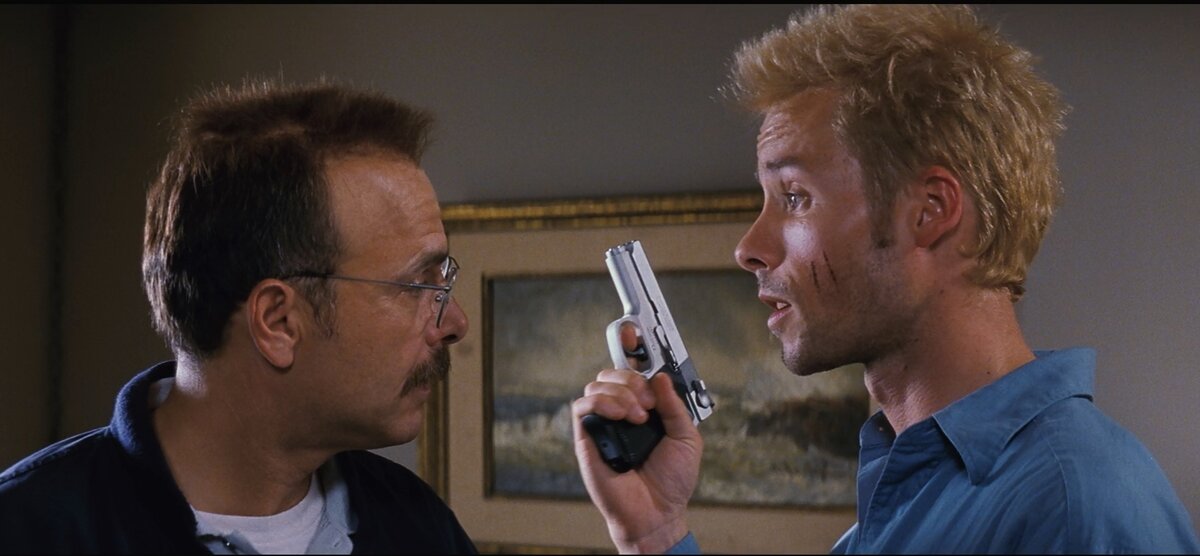 Кадр из киноленты "Помни/Memento"