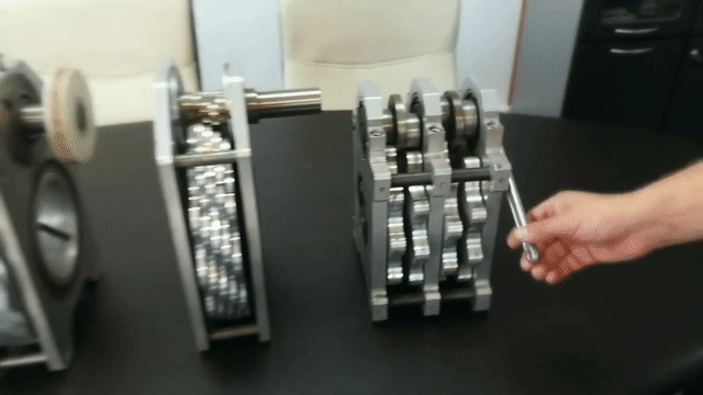 На подшипниках. Источник канал "Технология маркет" https://www.youtube.com/watch?v=kKRPq1TaTmA